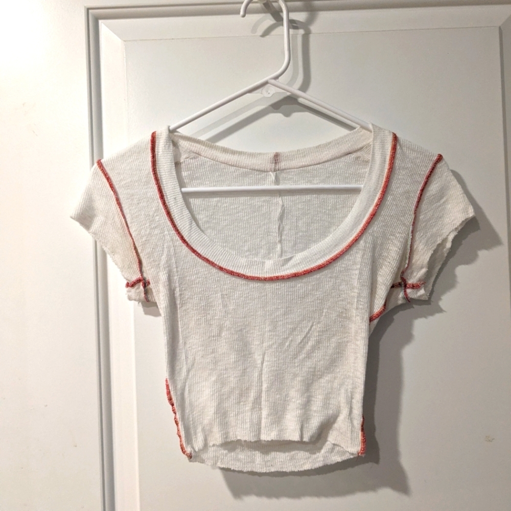 ARE YOU AM I white daze crop size small